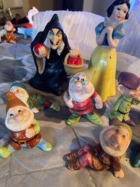 Disney Snow White & Seven Dwarfs Ceramic Figure Set - Colorful